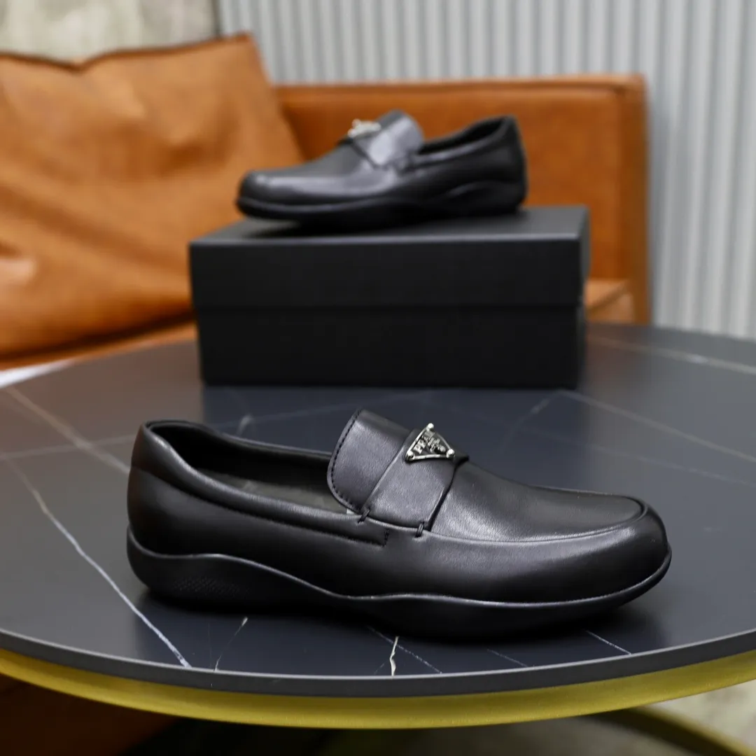 Men's shoes💰600💰Top original order Brand: PRADA (Prada) Standard code: Men's code 38/44 (45 can be customized) Grade: Same as the official website Material: Original cowhide surface, cowhide lining, original wear-resistant soft outsole Style category: Business casual slip-on shoes, young fashion, European and American trends, British style Color: actual picture color